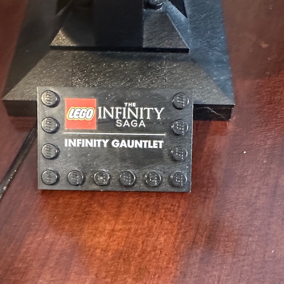 LEGO Infinity Saga Gauntlet with Colorful Stones - Picture 8 of 14
